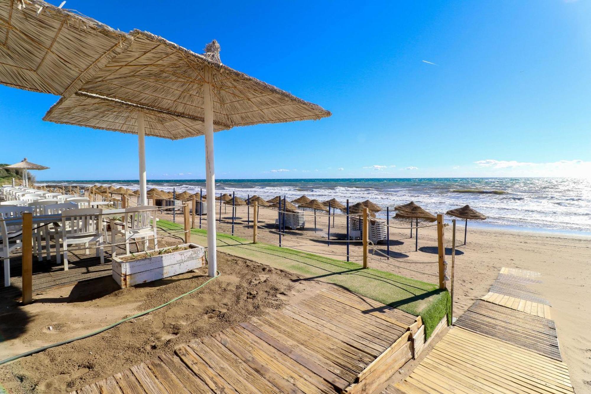 Romana Playa By The Apartemen Marbella