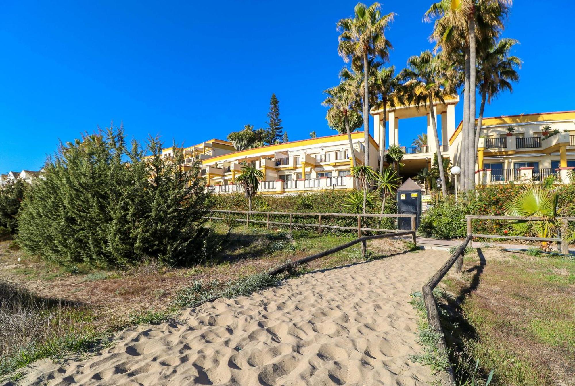 Apartemen Romana Playa By The Marbella